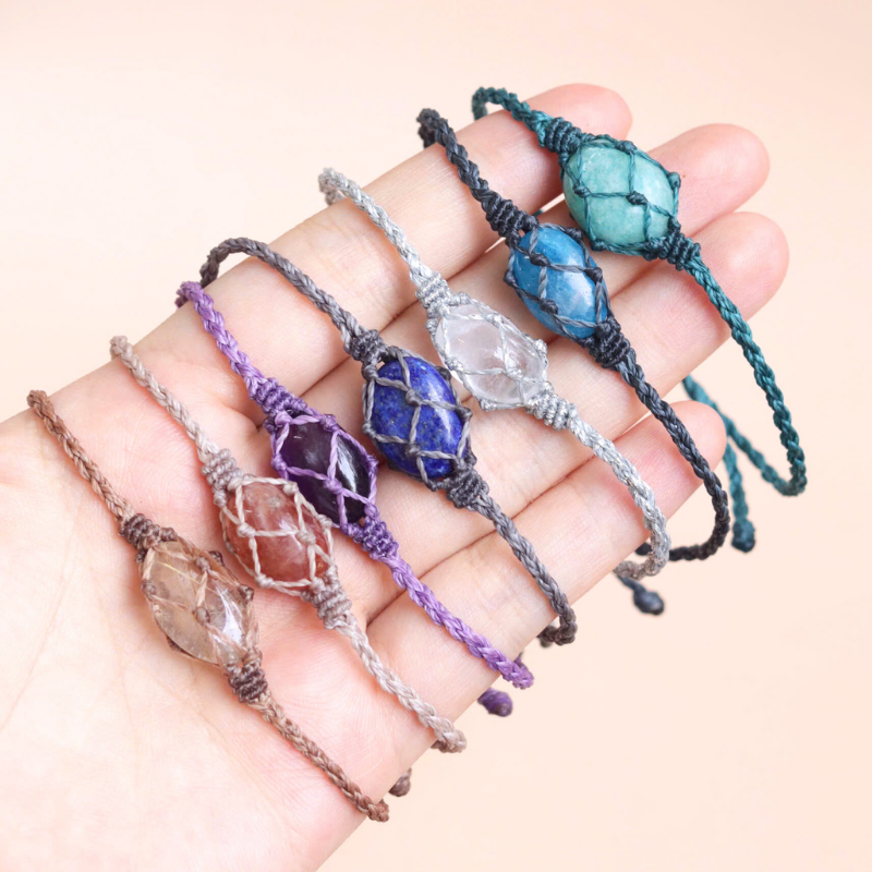 Vòng tay macrame đơn giản